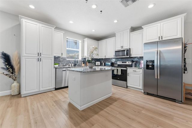 3414 RIVERVIEW DRIVE, Tampa, FL 33604