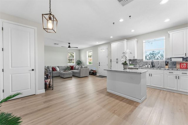 3414 RIVERVIEW DRIVE, Tampa, FL 33604