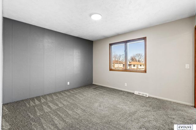 6355 S 140th Circle, Omaha, NE 68137