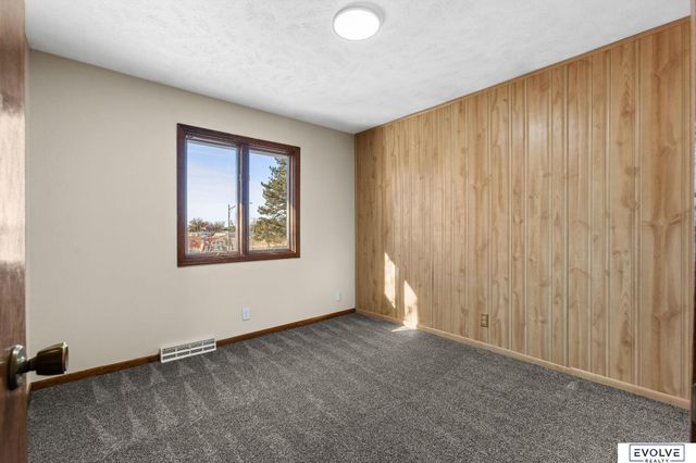 6355 S 140th Circle, Omaha, NE 68137