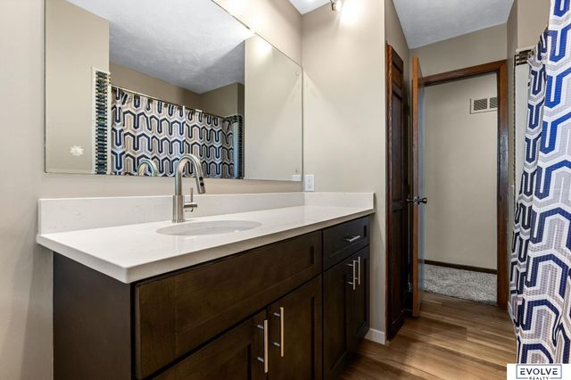 6355 S 140th Circle, Omaha, NE 68137