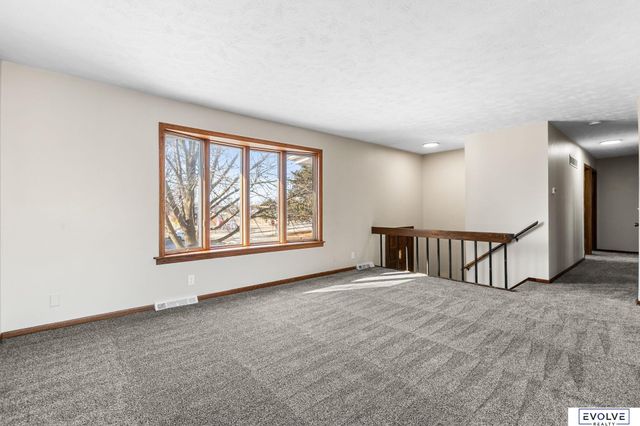 6355 S 140th Circle, Omaha, NE 68137