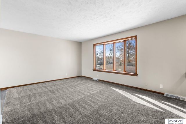 6355 S 140th Circle, Omaha, NE 68137