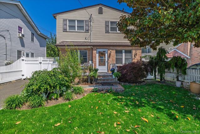212 Gordon Avenue, Westbury, NY 11590