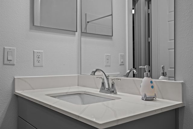 1664 Hillside Terrace 5717, Buda, TX 78610