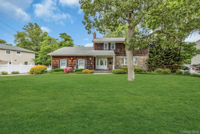 15 Palmer Drive, Sayville, NY 11782