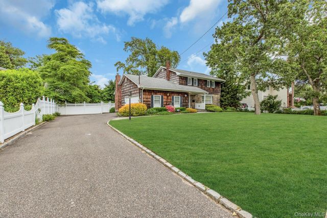 15 Palmer Drive, Sayville, NY 11782