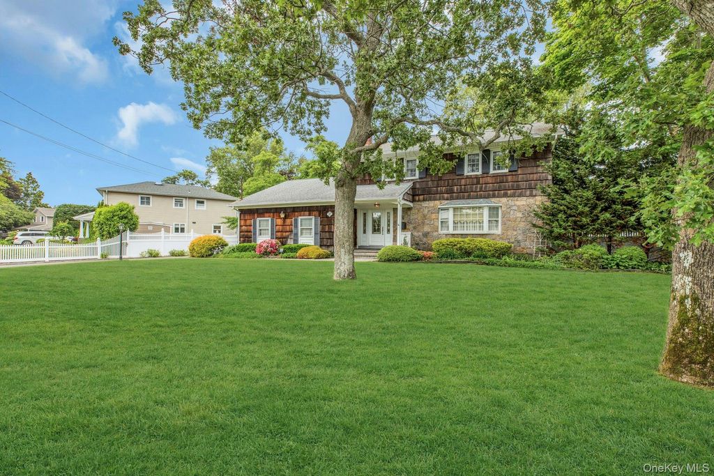 15 Palmer Drive, Sayville, NY 11782