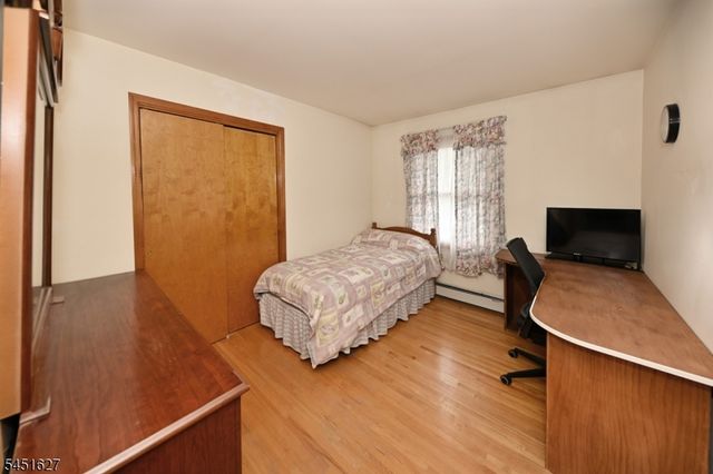 23 Ward St, Fair Lawn Boro, NJ 07410