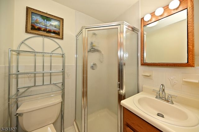 23 Ward St, Fair Lawn Boro, NJ 07410