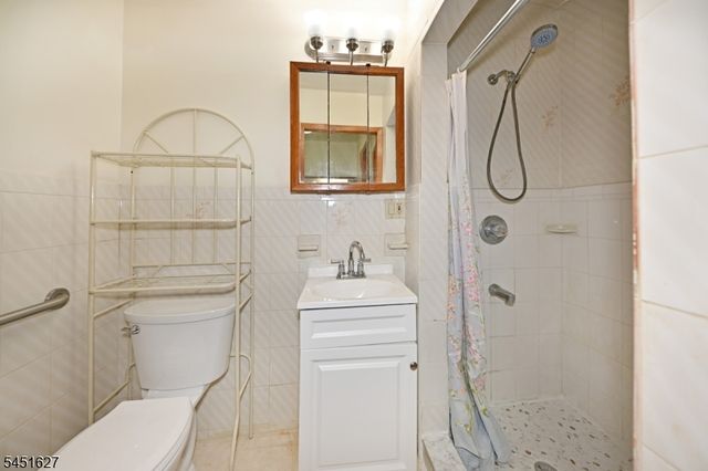 23 Ward St, Fair Lawn Boro, NJ 07410