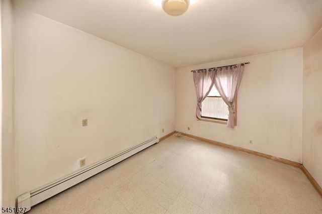 23 Ward St, Fair Lawn Boro, NJ 07410