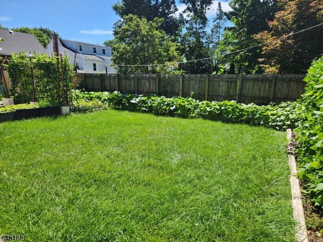 23 Ward St, Fair Lawn Boro, NJ 07410