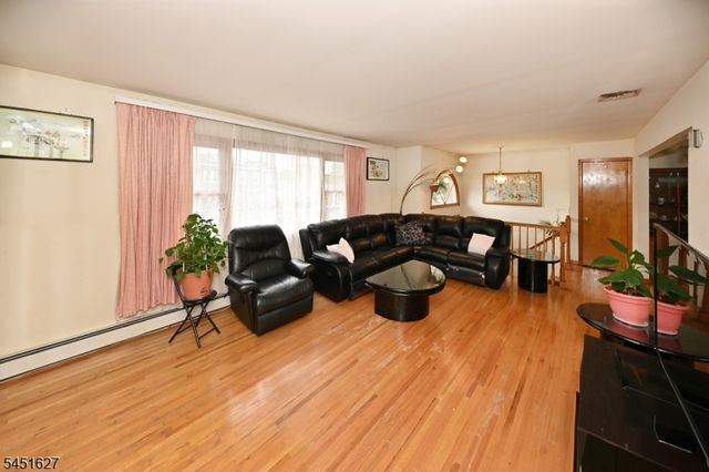 23 Ward St, Fair Lawn Boro, NJ 07410