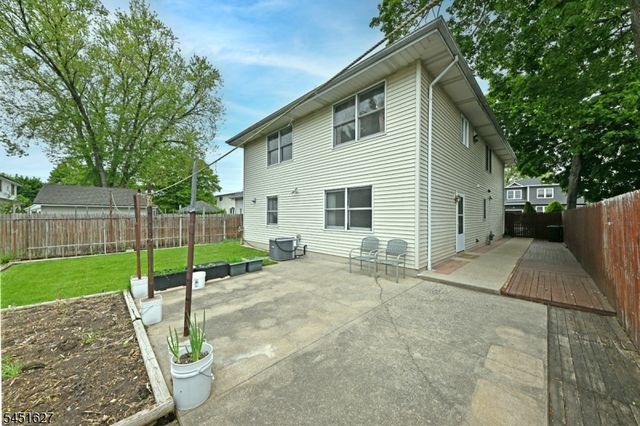 23 Ward St, Fair Lawn Boro, NJ 07410