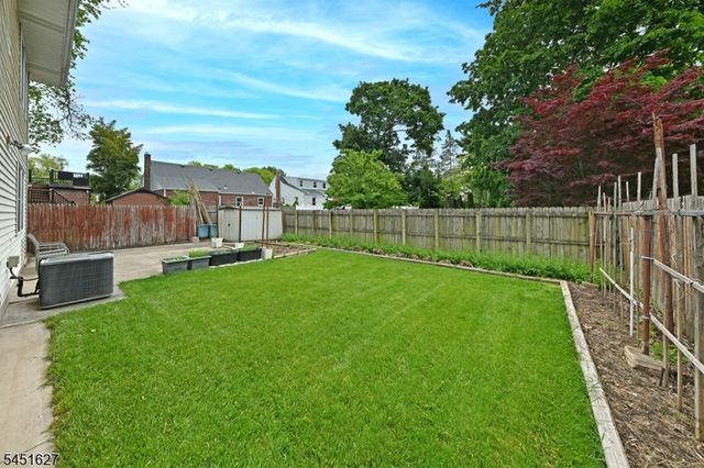 23 Ward St, Fair Lawn Boro, NJ 07410