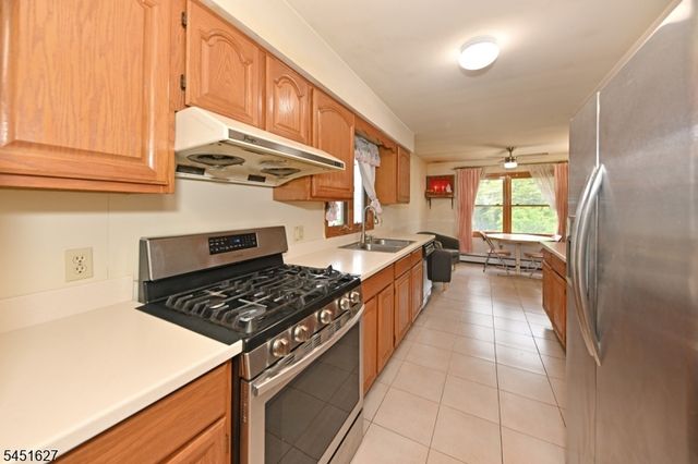 23 Ward St, Fair Lawn Boro, NJ 07410