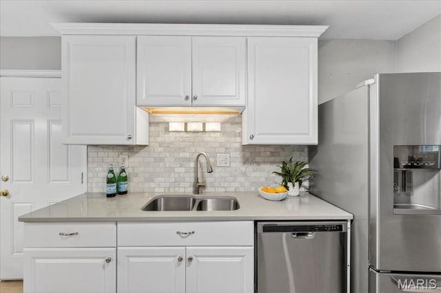 1254 Bonheur Drive, St Louis, MO 63146