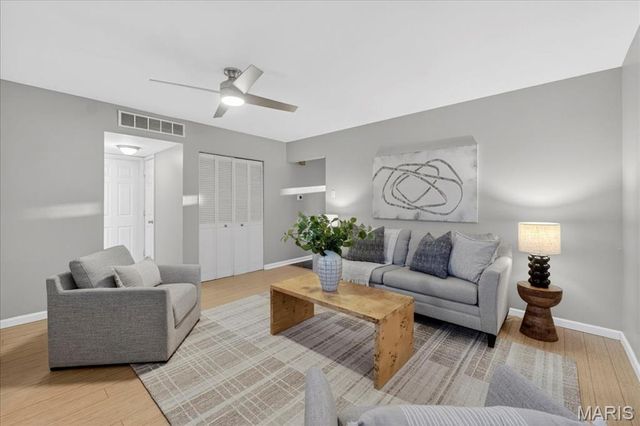 1254 Bonheur Drive, St Louis, MO 63146