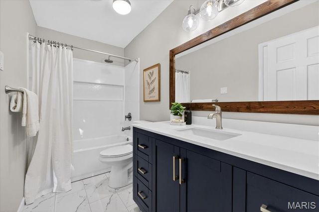 1254 Bonheur Drive, St Louis, MO 63146