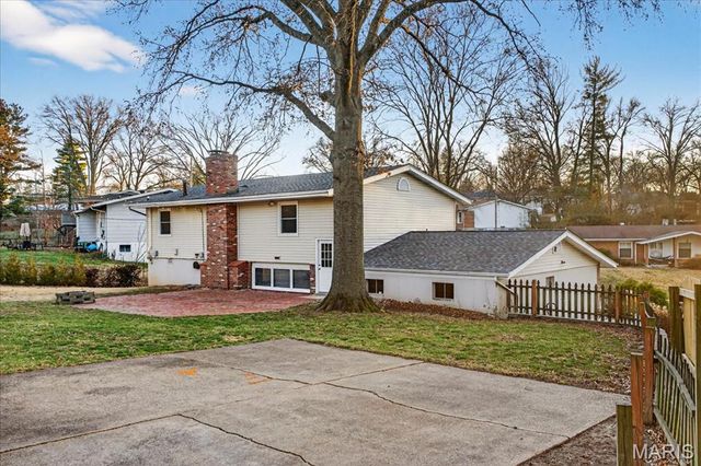 1254 Bonheur Drive, St Louis, MO 63146