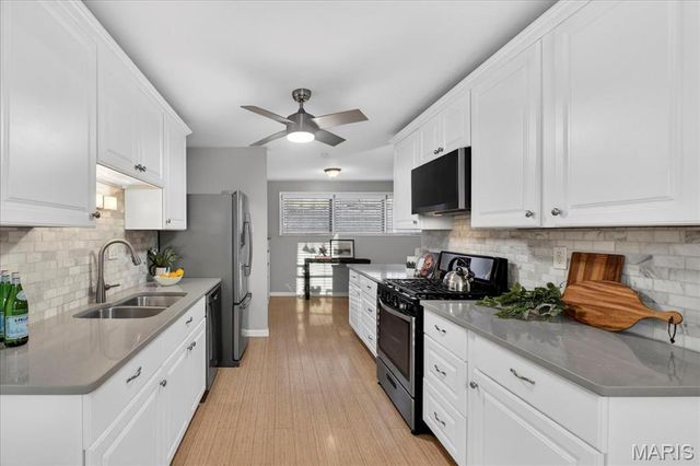 1254 Bonheur Drive, St Louis, MO 63146