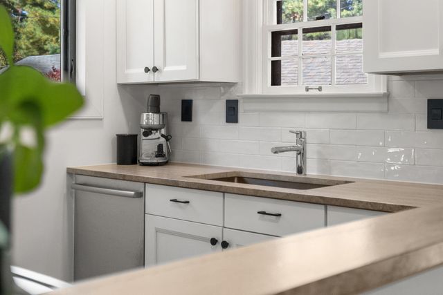 627 East University Street, Springfield, MO 65807