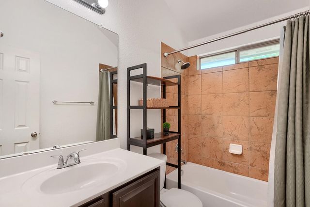 1697 Twin CV, Kyle, TX 78640