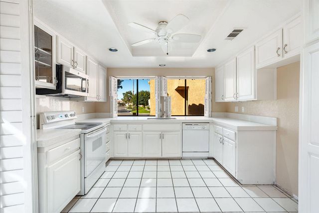 41705 Navarre Court, Palm Desert, CA 92260