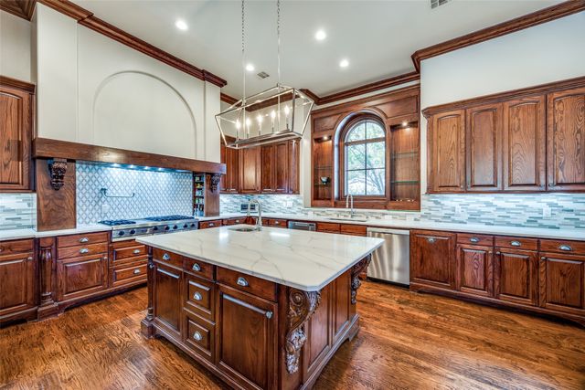 10750 Welch Road, Dallas, TX 75229