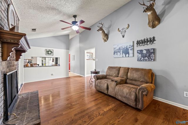 325 Bluff Drive NE, Hartselle, AL 35640