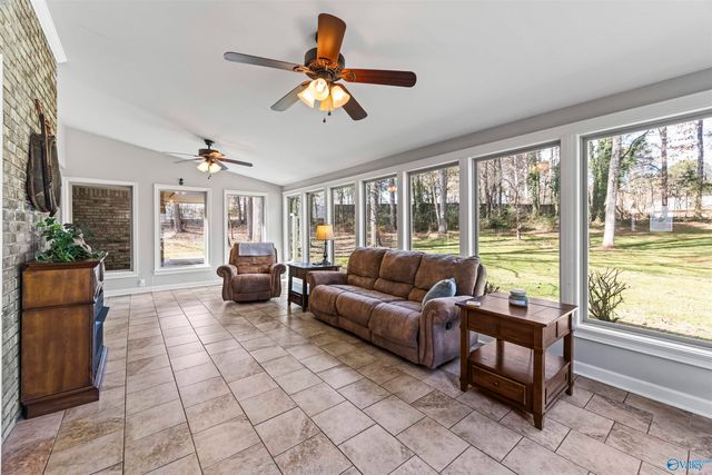 325 Bluff Drive NE, Hartselle, AL 35640