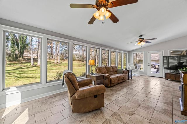 325 Bluff Drive NE, Hartselle, AL 35640