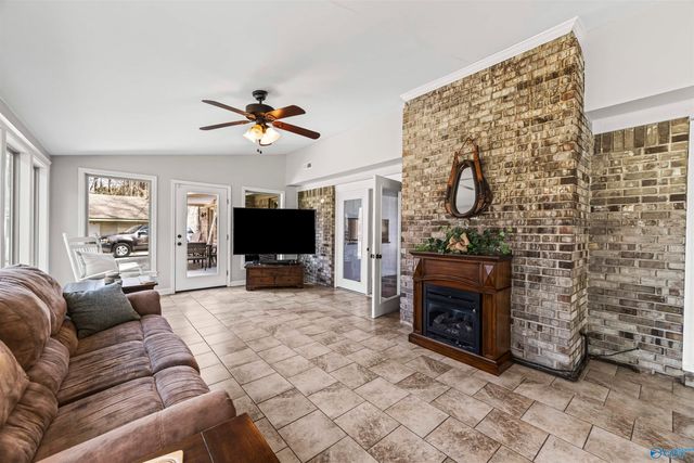 325 Bluff Drive NE, Hartselle, AL 35640