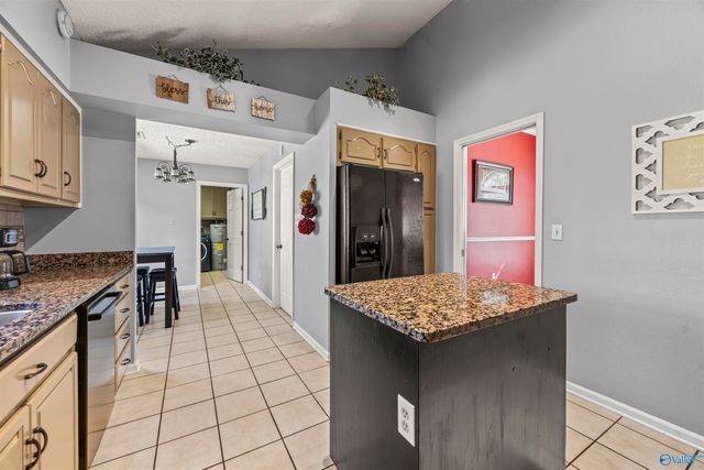 325 Bluff Drive NE, Hartselle, AL 35640