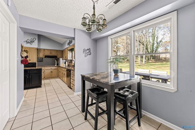 325 Bluff Drive NE, Hartselle, AL 35640