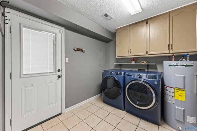 325 Bluff Drive NE, Hartselle, AL 35640