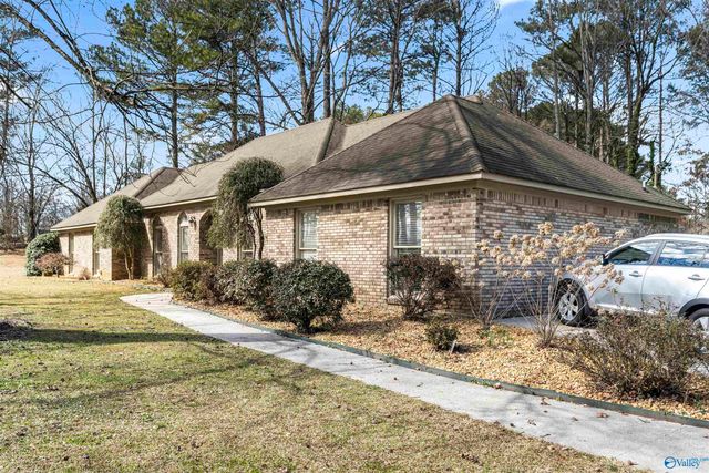 325 Bluff Drive NE, Hartselle, AL 35640