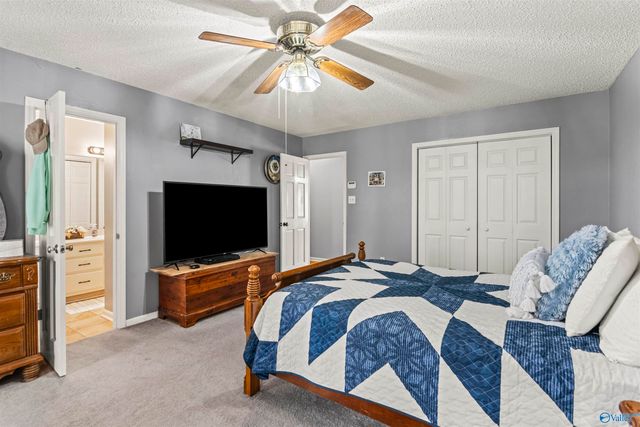 325 Bluff Drive NE, Hartselle, AL 35640