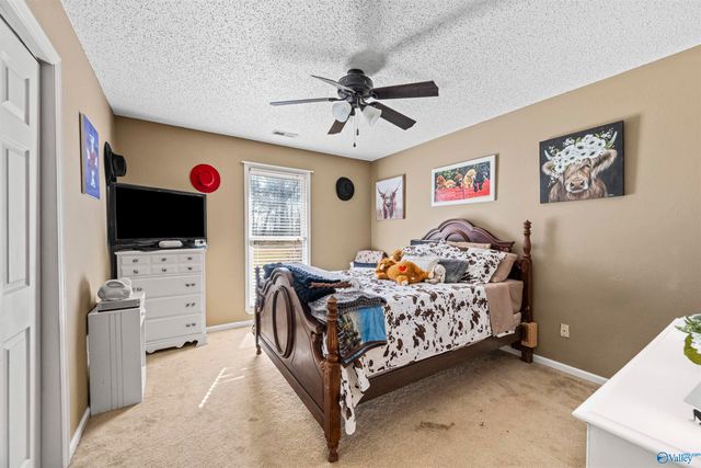 325 Bluff Drive NE, Hartselle, AL 35640