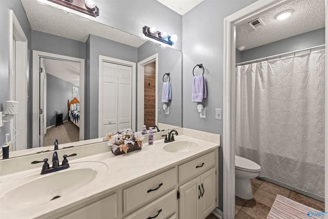 325 Bluff Drive NE, Hartselle, AL 35640