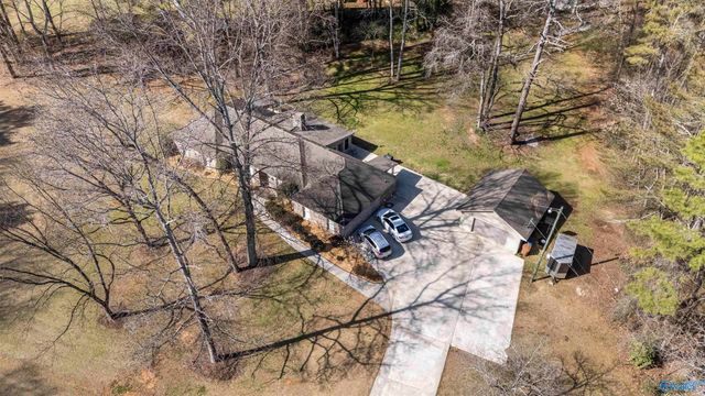 325 Bluff Drive NE, Hartselle, AL 35640