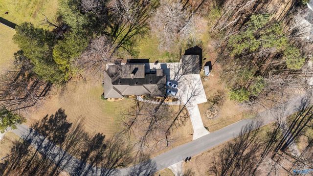 325 Bluff Drive NE, Hartselle, AL 35640