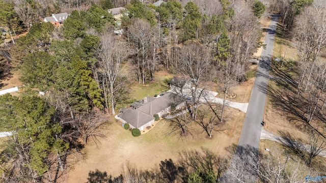 325 Bluff Drive NE, Hartselle, AL 35640