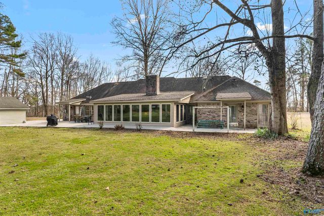 325 Bluff Drive NE, Hartselle, AL 35640