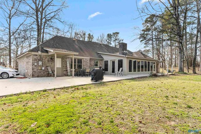 325 Bluff Drive NE, Hartselle, AL 35640