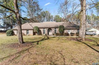 325 Bluff Drive NE, Hartselle, AL 35640