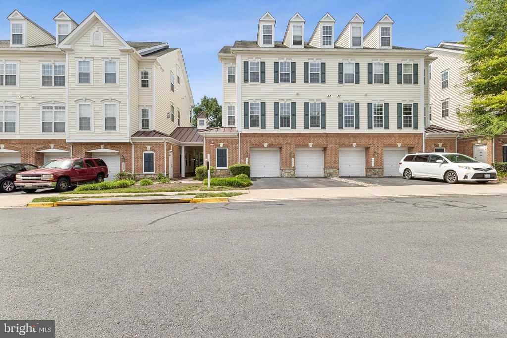 6831 HAMPTON BAY LN, Gainesville, VA 20155