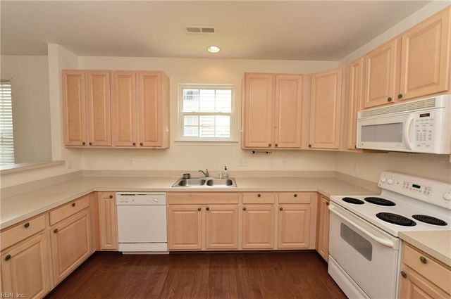 3737 Cainhoy LN, Virginia Beach, VA 23453