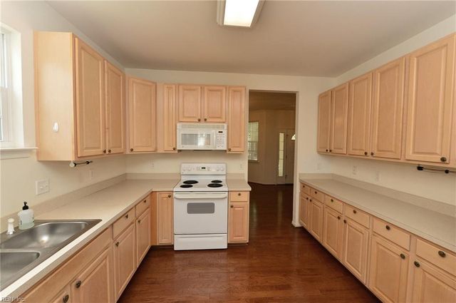 3737 Cainhoy LN, Virginia Beach, VA 23453
